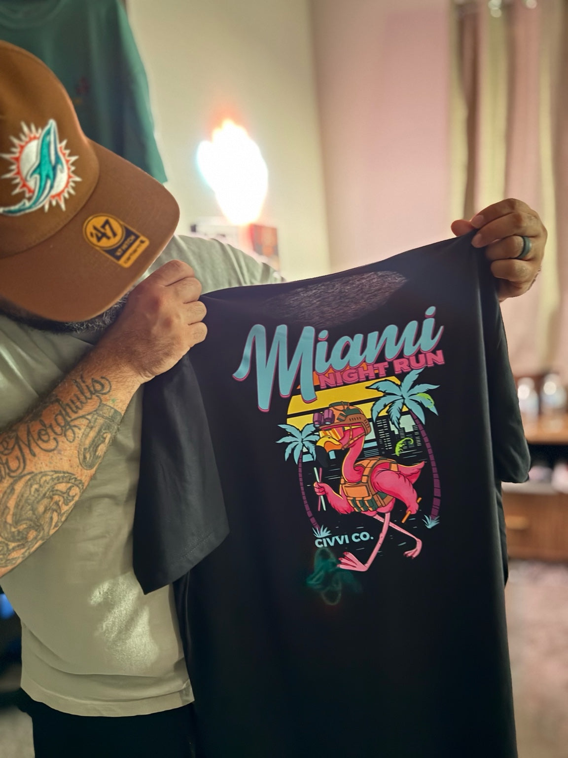Miami Night Run Tee - Retro Flamingo Graphic